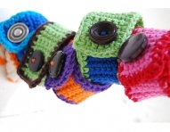 stylish-women-wear-crocheted-bracelet-ok.jpg