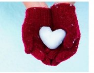 hands-gloves-heart-snow-winter-ok.jpg