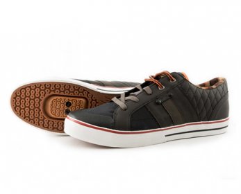 Sports Shoes 11.jpg
